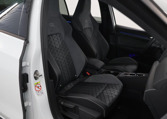 Volkswagen Golf 1.5 eTSI R-Line Business+