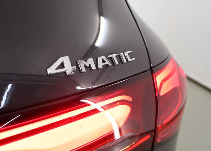 Mercedes-Benz GLC 300e 4MATIC Luxury Line