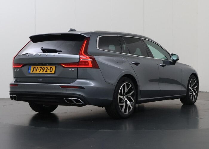 Volvo V60 2.0 T5 Momentum Pro