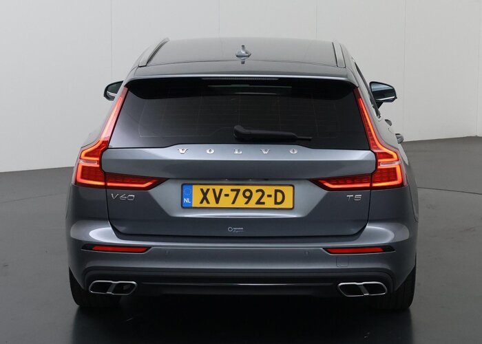 Volvo V60 2.0 T5 Momentum Pro