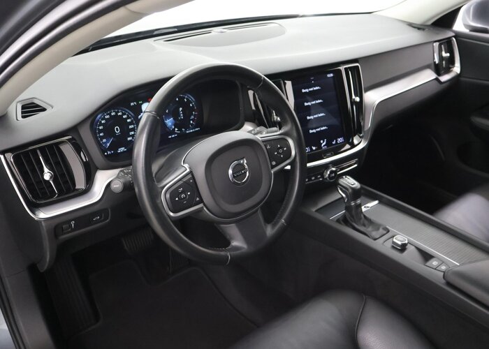 Volvo V60 2.0 T5 Momentum Pro