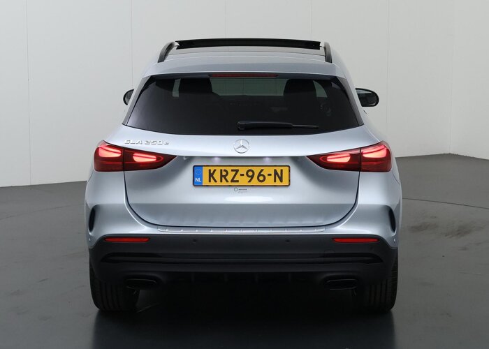 Mercedes-Benz GLA 250 e 140 Years Edition