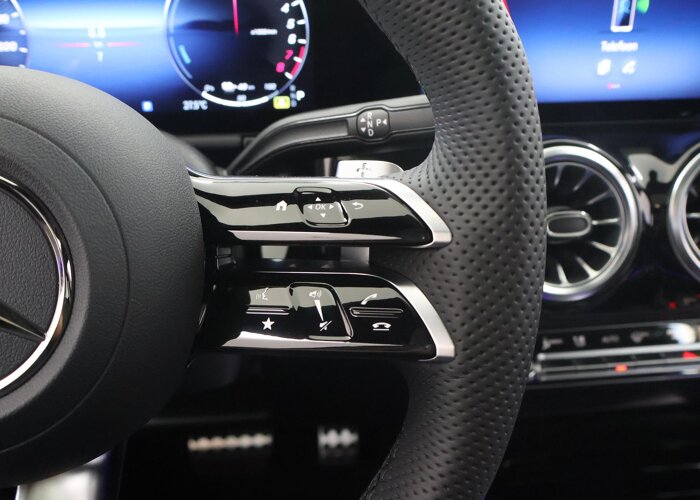 Mercedes-Benz GLA 250e 140 Years Edition