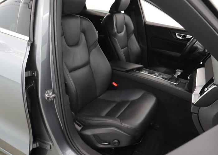 Volvo V60 2.0 T5 Momentum Pro