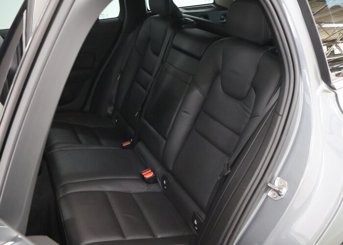 Volvo V60 2.0 T5 Momentum Pro