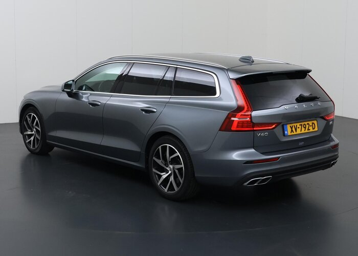 Volvo V60 2.0 T5 Momentum Pro