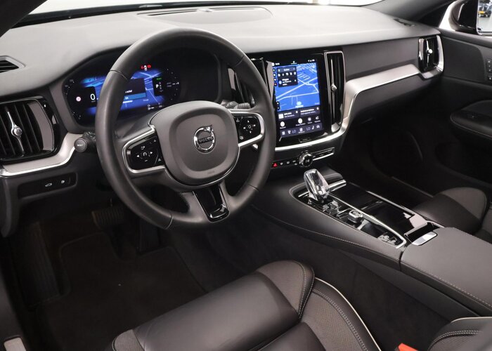Volvo V60 2.0 T8 Plug-in hybrid AWD Plus Dark