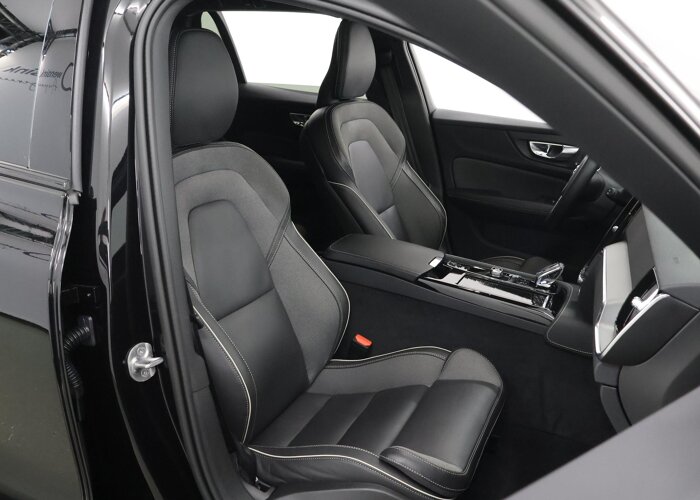 Volvo V60 2.0 T8 Plug-in hybrid AWD Plus Dark