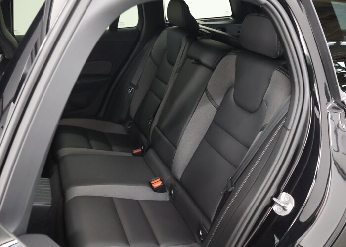 Volvo V60 2.0 T8 Plug-in hybrid AWD Plus Dark