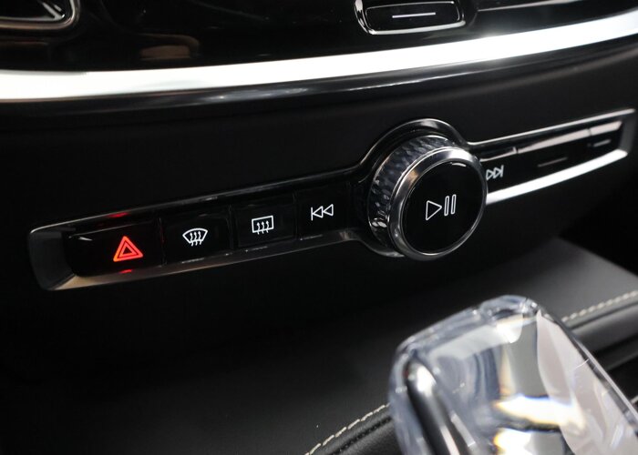 Volvo V60 2.0 T8 Plug-in hybrid AWD Plus Dark