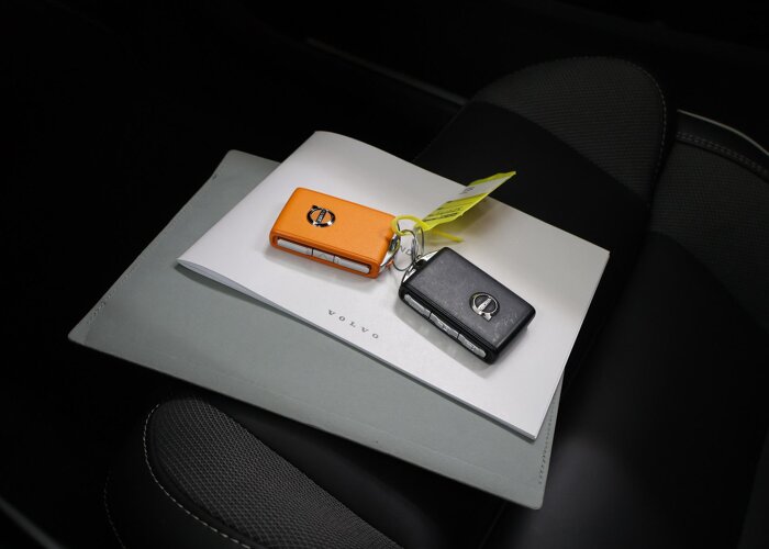 Volvo V60 2.0 T8 Plug-in hybrid AWD Plus Dark