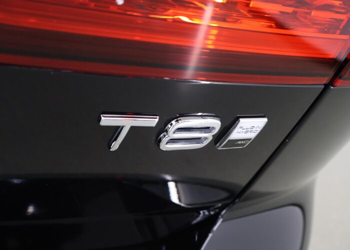 Volvo V60 2.0 T8 Plug-in hybrid AWD Plus Dark