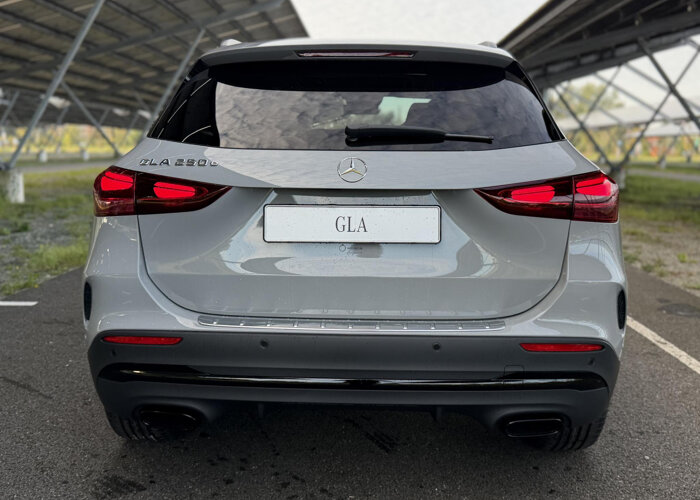 Mercedes-Benz GLA 250 e 140 Years Edition
