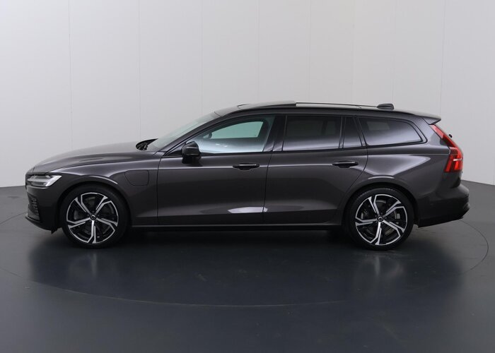Volvo V60 2.0 T8 Plug-in hybrid AWD Ultra Dark