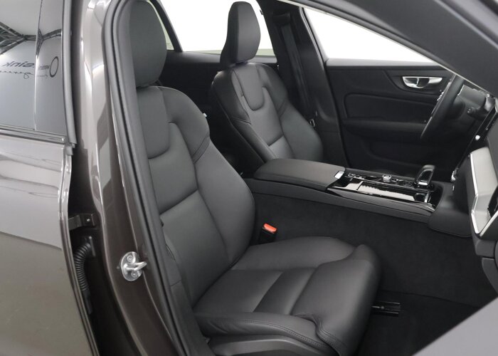 Volvo V60 2.0 T8 Plug-in hybrid AWD Ultra Dark
