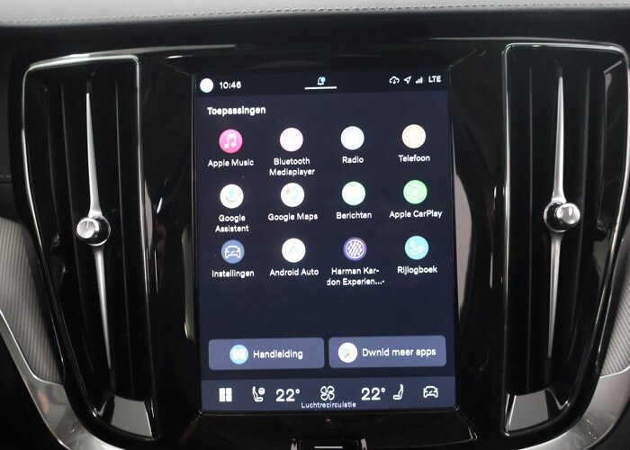 Volvo V60 2.0 T8 Plug-in hybrid AWD Ultra Dark