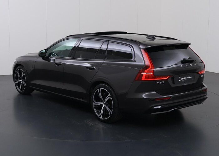 Volvo V60 2.0 T8 Plug-in hybrid AWD Ultra Dark
