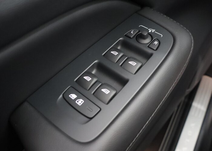 Volvo V60 2.0 T8 Plug-in hybrid AWD Ultra Dark