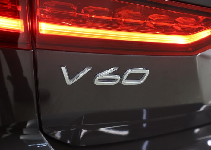 Volvo V60 2.0 T8 Plug-in hybrid AWD Ultra Dark