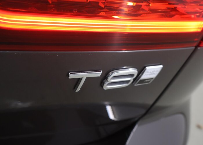 Volvo V60 2.0 T8 Plug-in hybrid AWD Ultra Dark