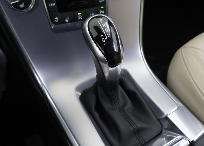 Volvo XC60 2.0 T6 R-Design