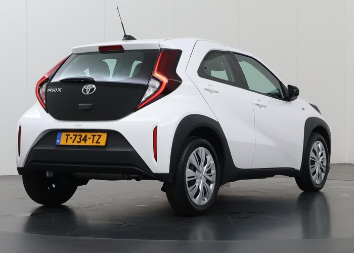 Toyota Aygo X 1.0 VVT-i MT Play