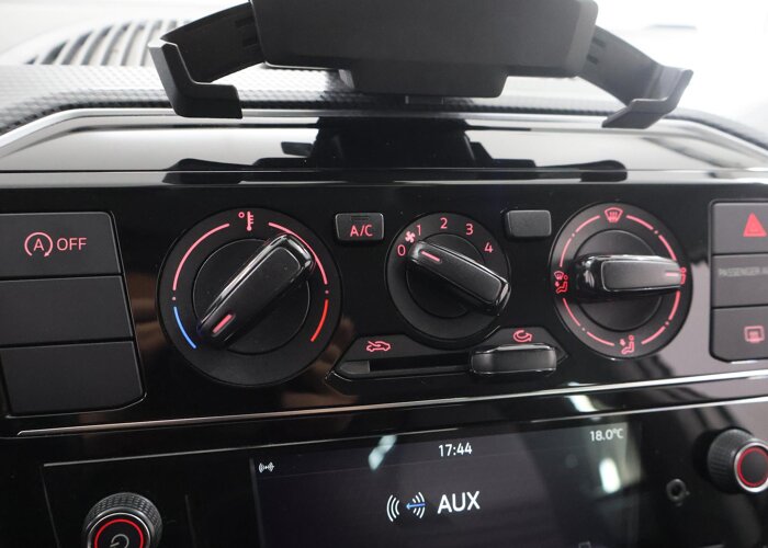 Volkswagen up! 1.0 BMT move up!