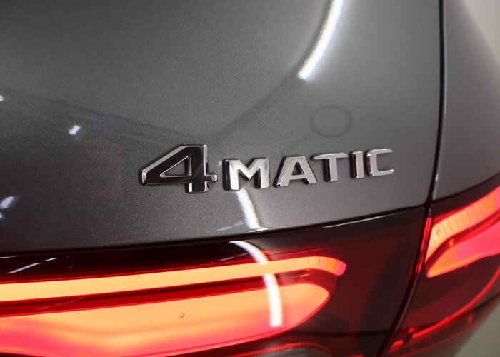 Mercedes-Benz GLC 300e 4MATIC Luxury Line
