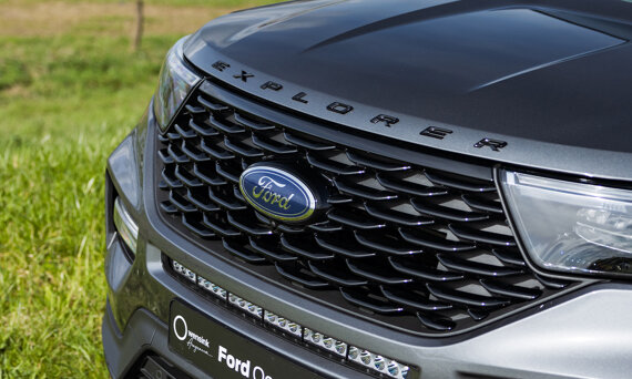 ford-explorer-phev-slider-4