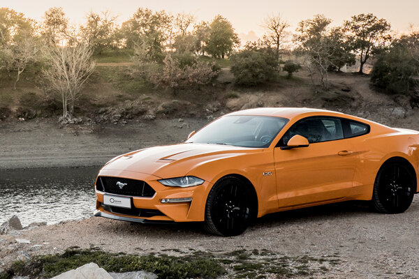 ford-mustang-hero-mobiel
