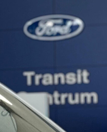 Hero-verkoopmedewerker-ford-1-mobiel