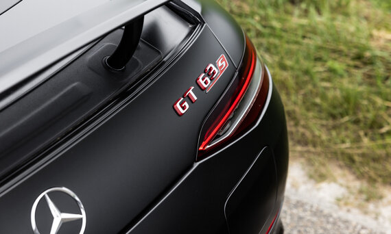 mercedes-benz-amg-gt-4-door-coupe-slider-4