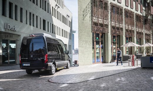 mercedes-benz-sprinter-tourer-slider-1