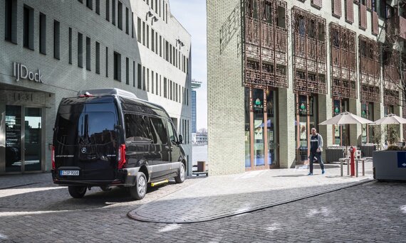 mercedes-benz-sprinter-tourer-slider-1