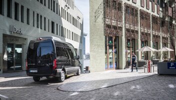 mercedes-benz-sprinter-tourer-slider-1