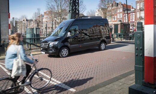 mercedes-benz-sprinter-tourer-slider-2
