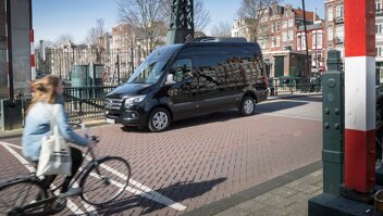 mercedes-benz-sprinter-tourer-slider-2