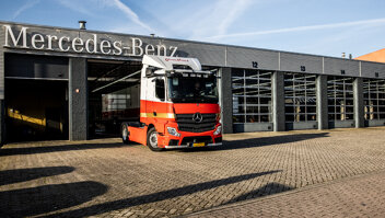 mercedes-benz-trucks-slider-2