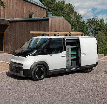 pv5-International-van-of-the-year-2026-hero-mobiel