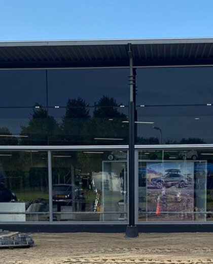 wensink-ford-mercedes-benz-vanuit-een-locatie-hero-mobiel