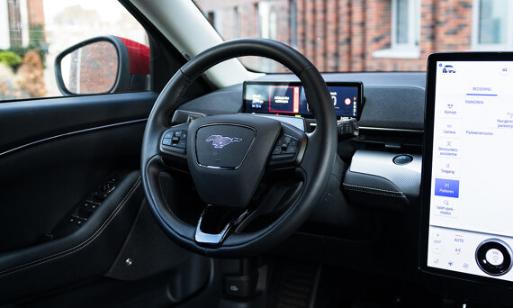 ford-mustang-mach-e-slider-4