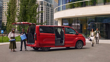 ford-tourneo-custom-slider-1