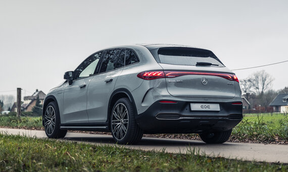 mercedes-benz-eqe-suv-slider-1