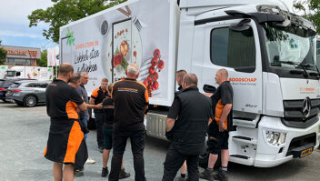 wensink-truck-groep-levert-14-actros-bakwagens-aan-zorgboodschap-media-1