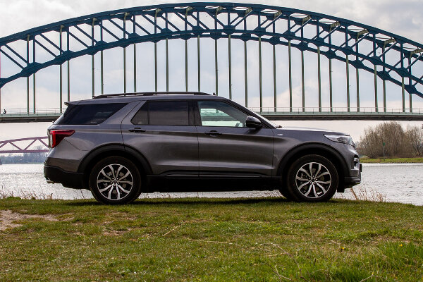 ford-explorer-hero-mobiel