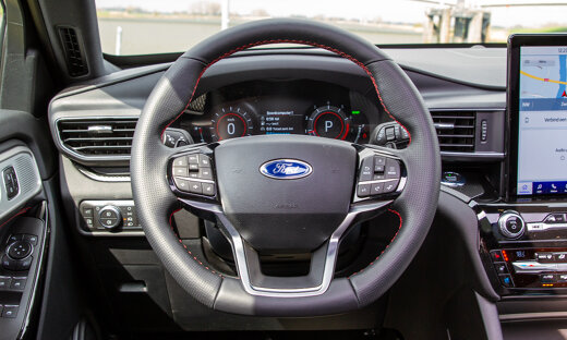 ford-explorer-phev-slider-5