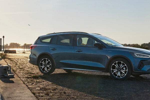 ford-focus-wagon-hero-mobiel