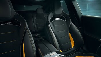 (optioneel)	mercedes-cla-45-amg-interieur.