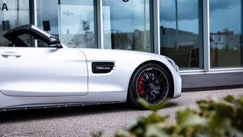 mercedes-benz-amg-gt-roadster-slider-3