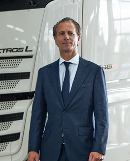 theo-de-vries-benoemd-tot-truck-en-trailer-directielid-hero-mobiel